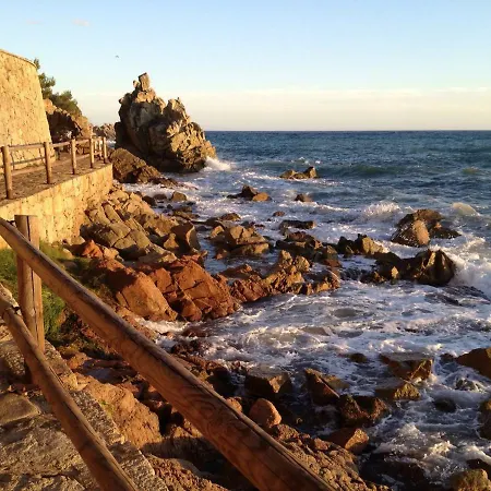 شقة Fenals Beach