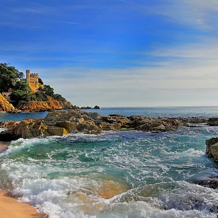 Fenals Beach يوريت دي مار